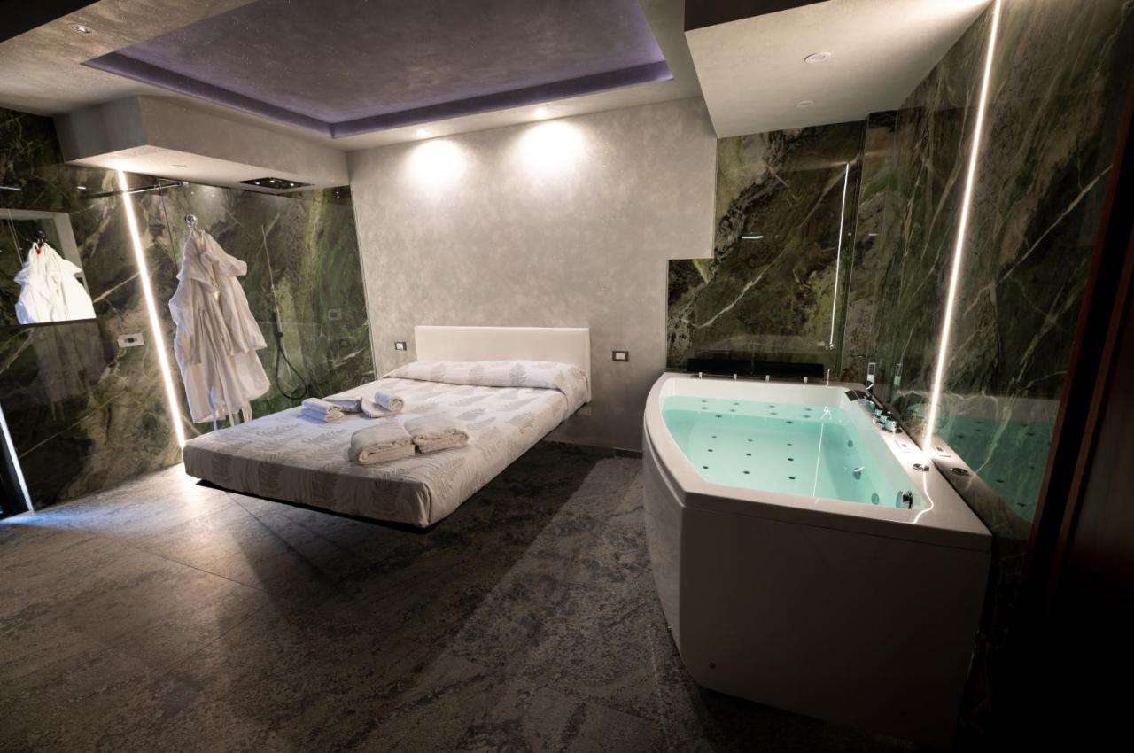 Garda Fantasy Paradise Silver O Gold Desenzano del Garda Exterior foto