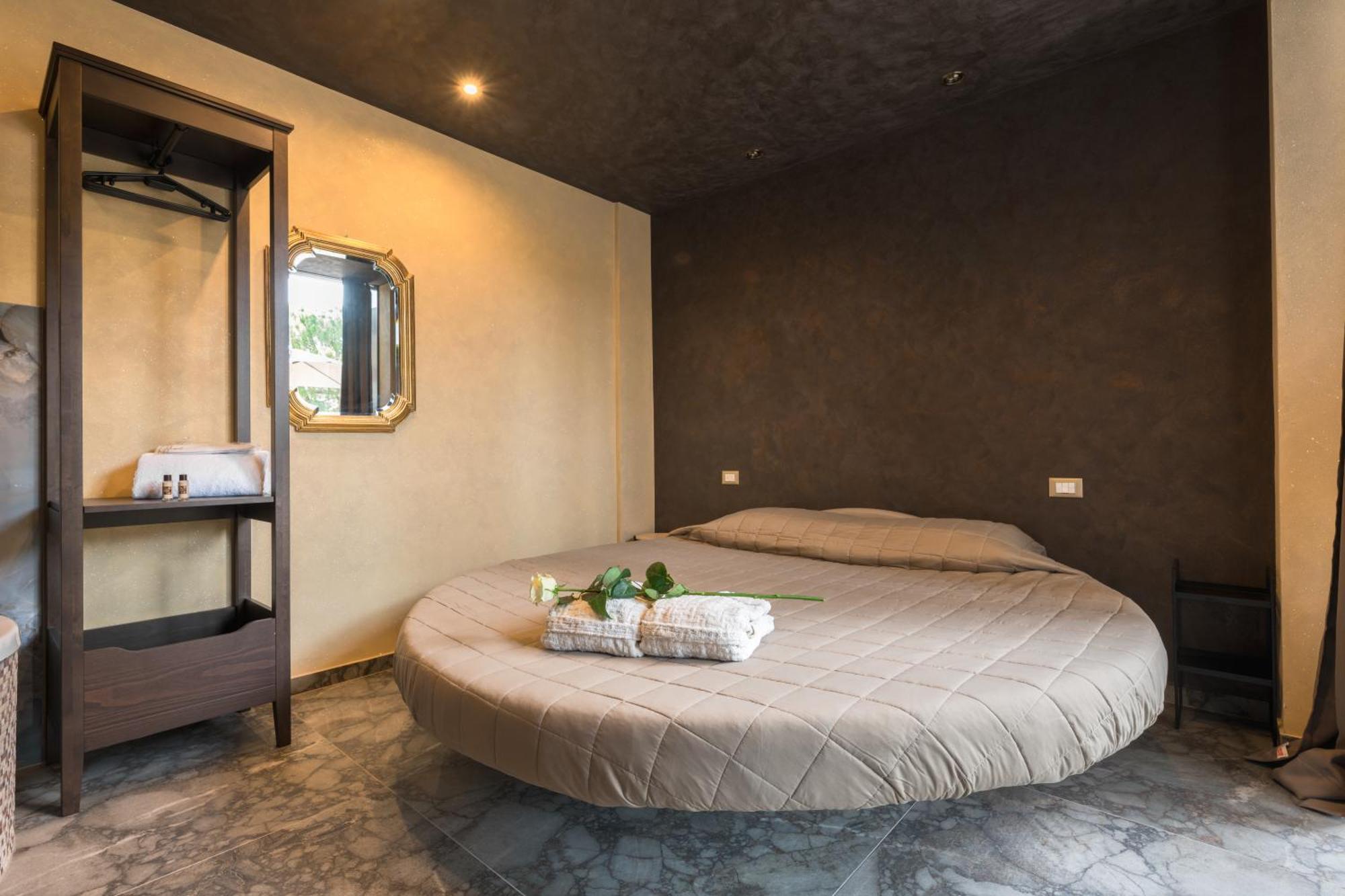Garda Fantasy Paradise Silver O Gold Desenzano del Garda Exterior foto